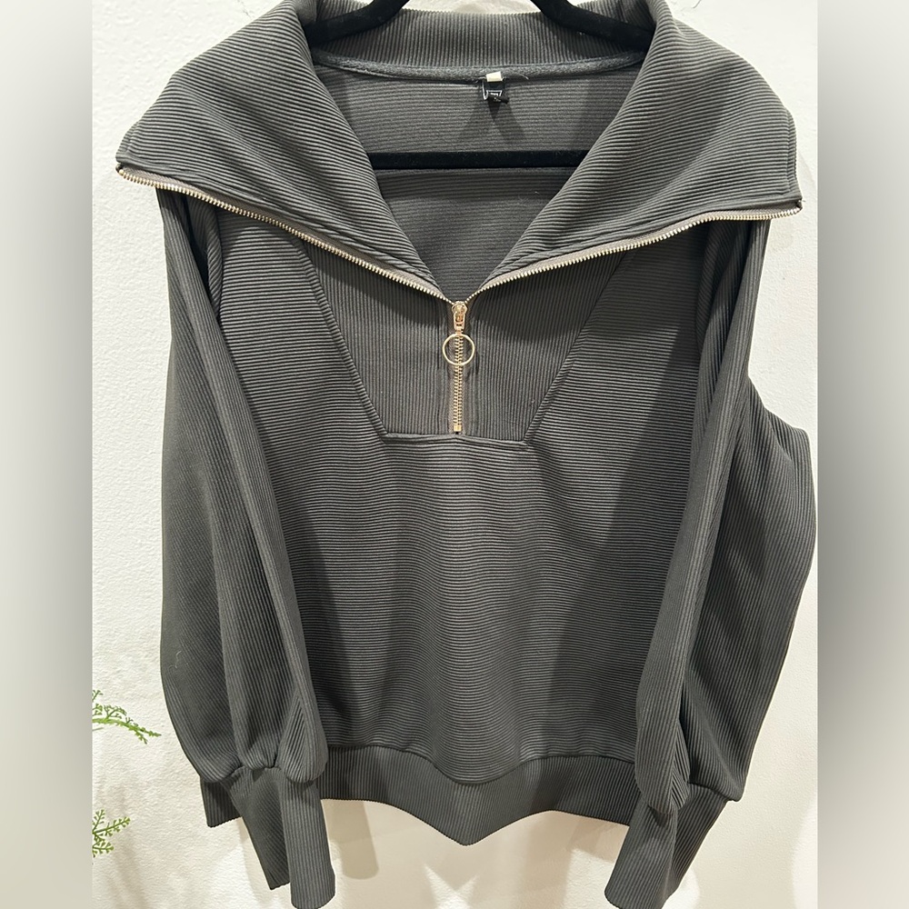 Super cozy comfortable long sleeve grey quarter zip with gold tone zipper!